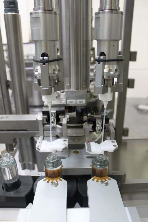 Placing of Spray heads with dip tubes in capping machine Raupack UK and Ireland